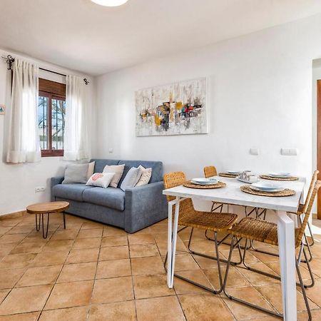 Gorgeous Home In Marbella With Kitchen Extérieur photo