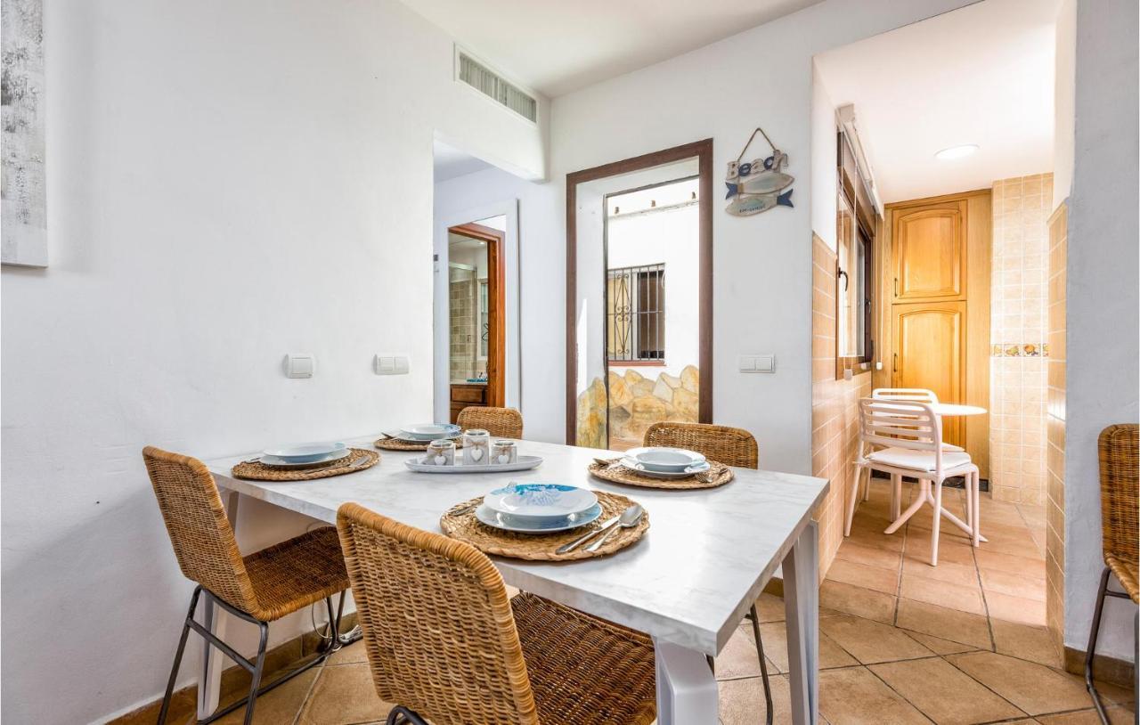 Gorgeous Home In Marbella With Kitchen Extérieur photo